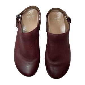 Dansko Women's Leather Slingback Clog in Burgundy. Size 39. (8.5/9)